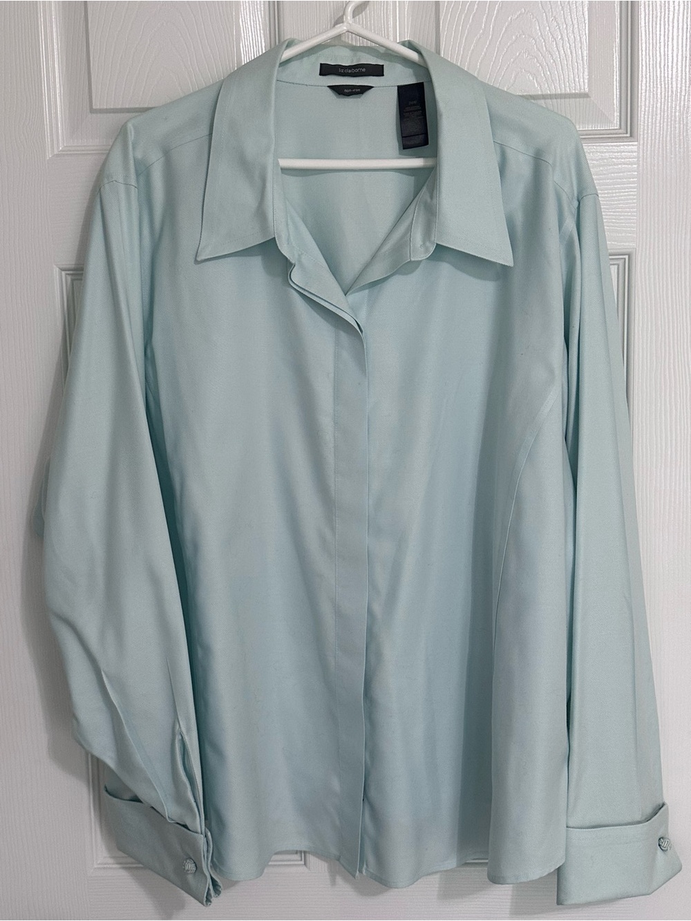 Liz Claiborne Soft Mint Button-Up Shirt. No Iron.